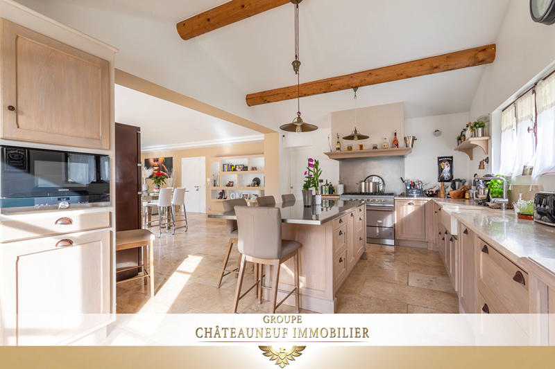 Maison - 280 m² - 4 pièces