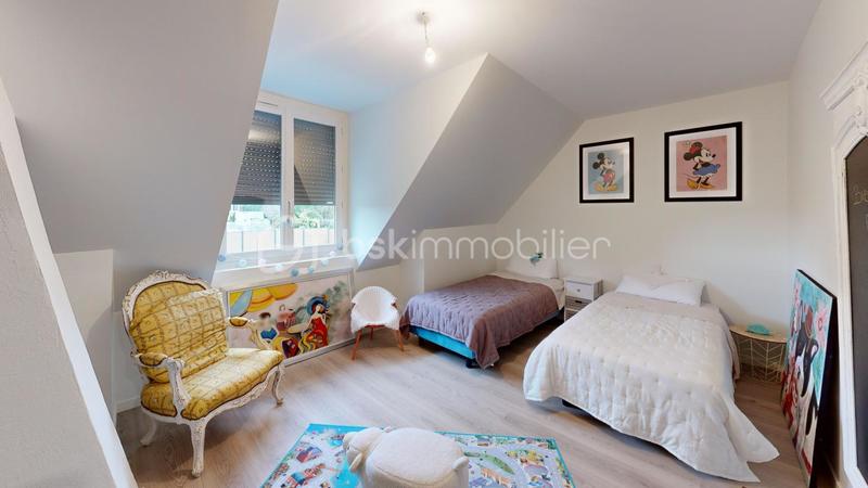 Maison - 213 m² - 8 pièces