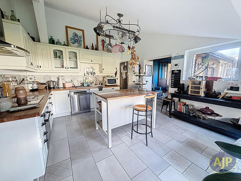 Maison - 175 m² - 8 pièces