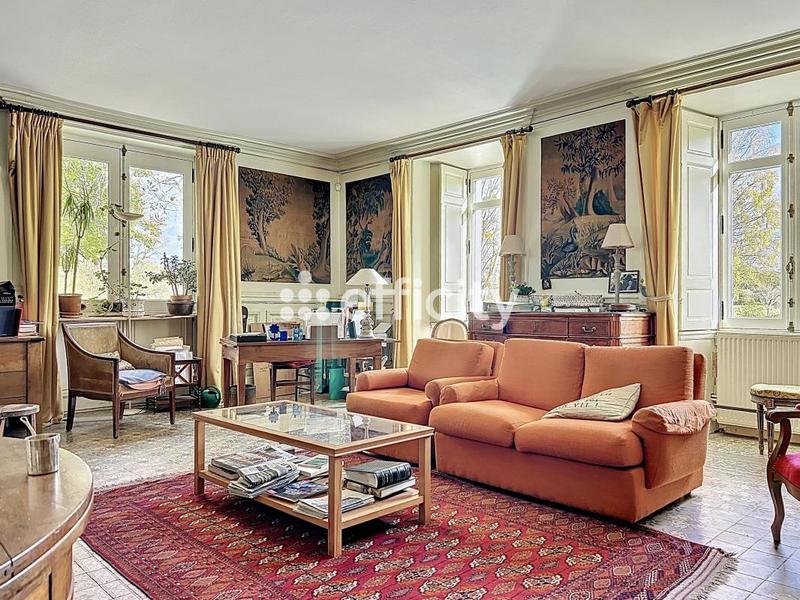 Demeure - 431 m² - 13 pièces