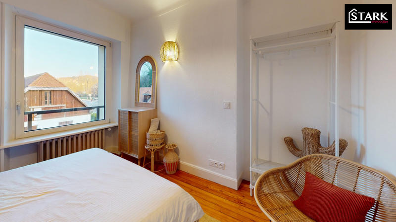 Maison - 263 m² - 9 pièces