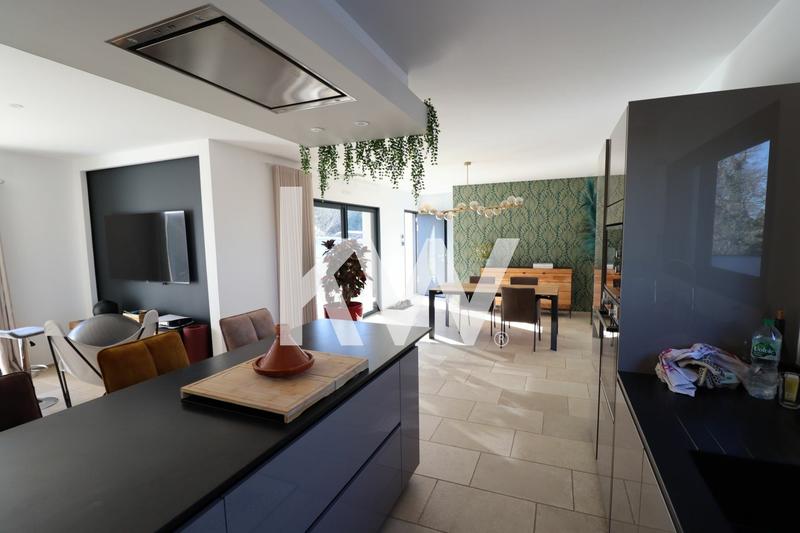 Maison - 111 m² - 4 pièces