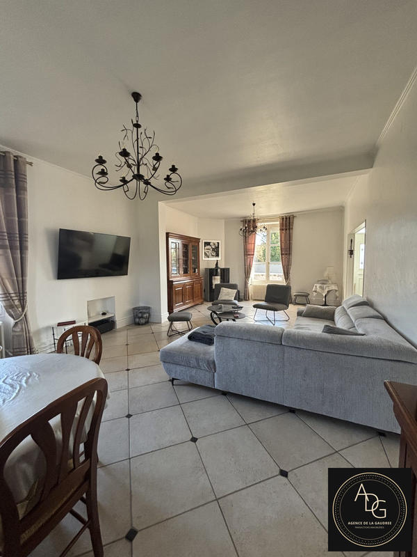 Maison - 221 m² - 9 pièces