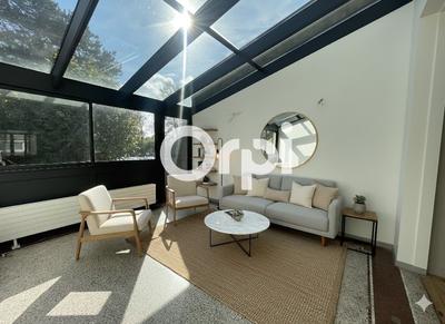 Maison - 226 m² - 12 pièces