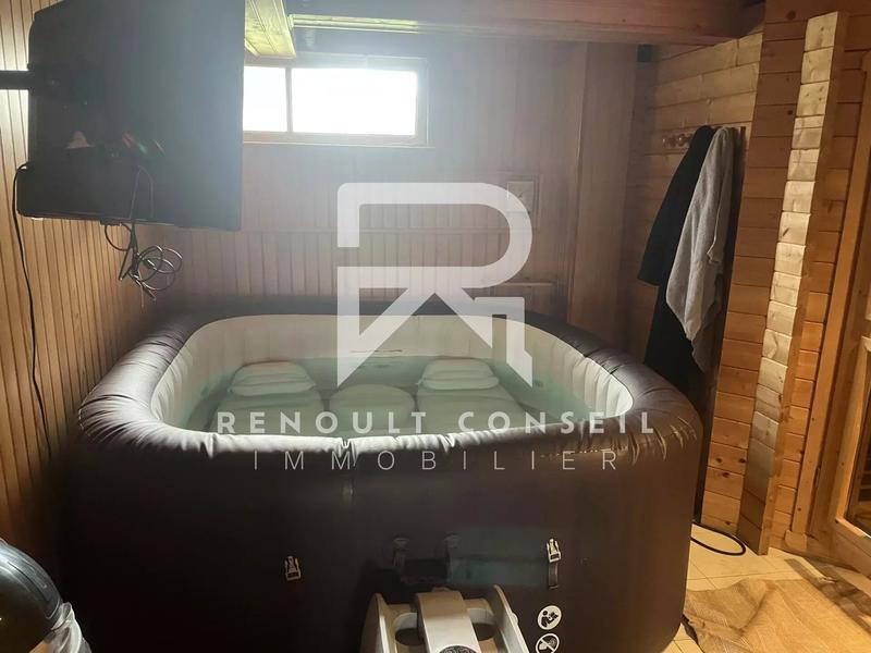 Maison - 240 m² - 9 pièces