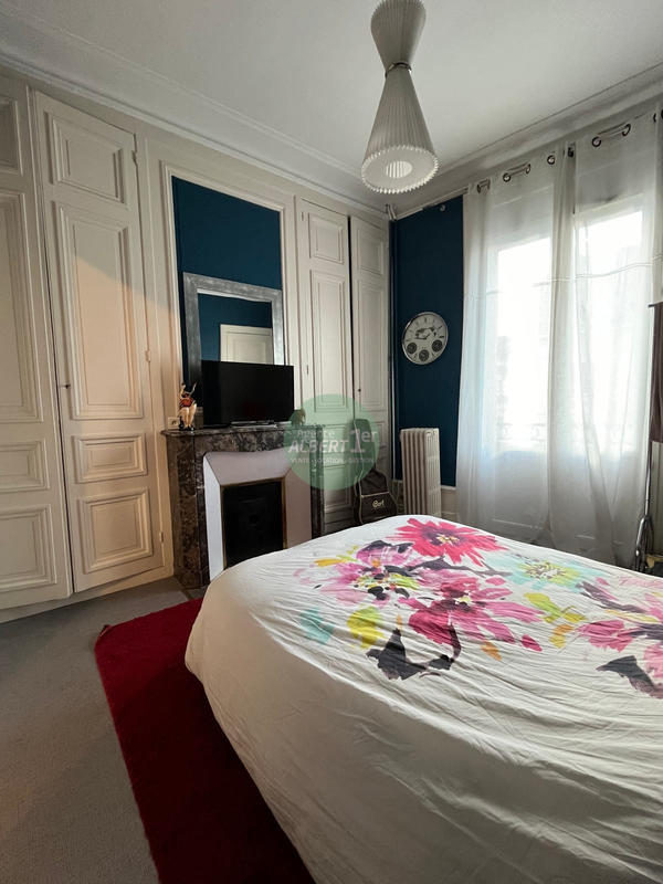 Maison - 240 m² - 8 pièces