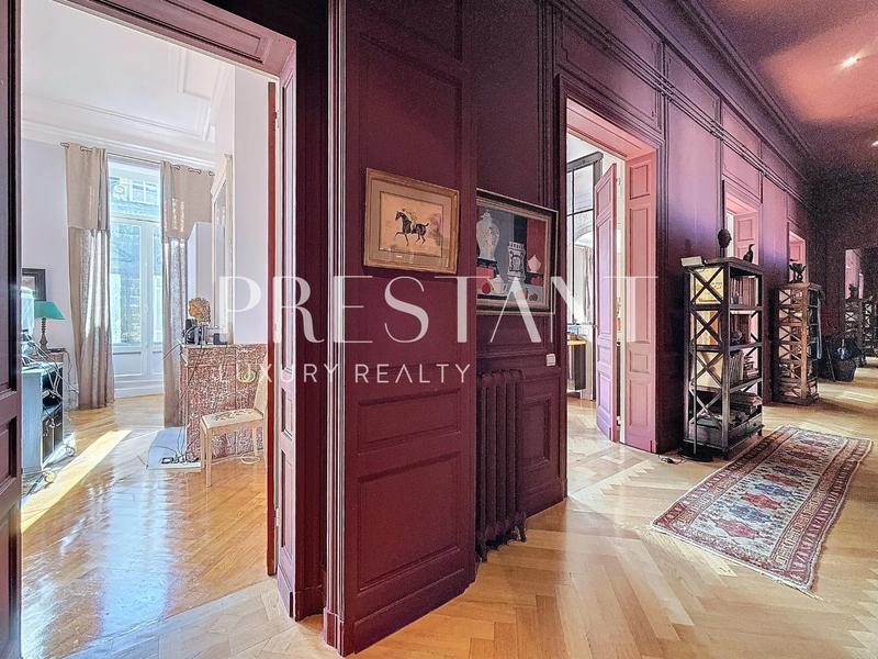 Appartement - 231 m² - 6 pièces