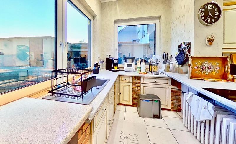 Maison - 236 m² - 10 pièces