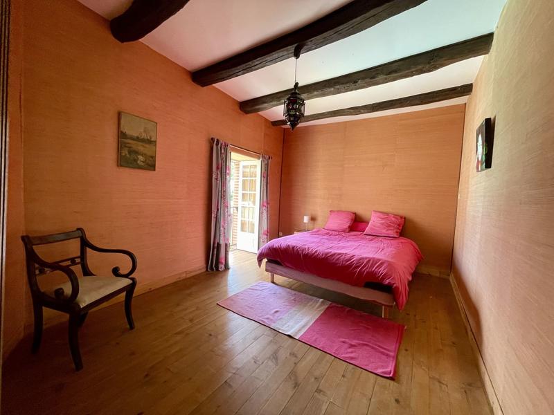 Maison - 285 m² - 9 pièces