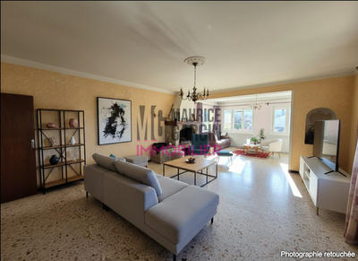 Maison - 220 m² - 6 pièces