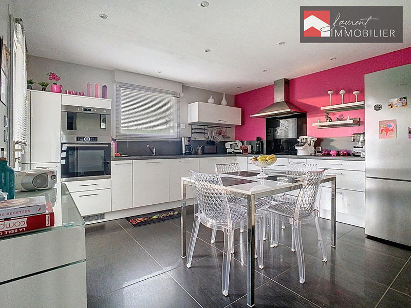 Maison - 201 m² - 6 pièces