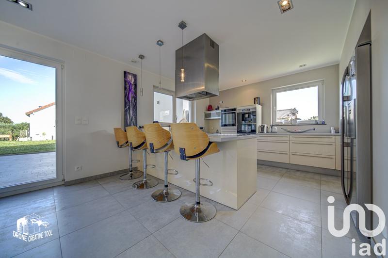 Maison - 271 m² - 5 pièces