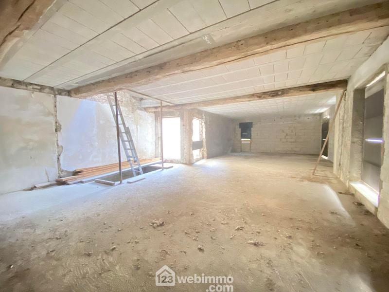 Maison de ville - 273 m² - 1 pièce