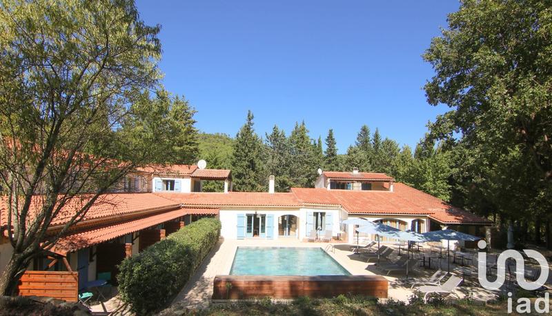 Maison - 675 m² - 20 pièces