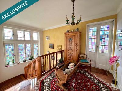 Maison - 238 m² - 9 pièces