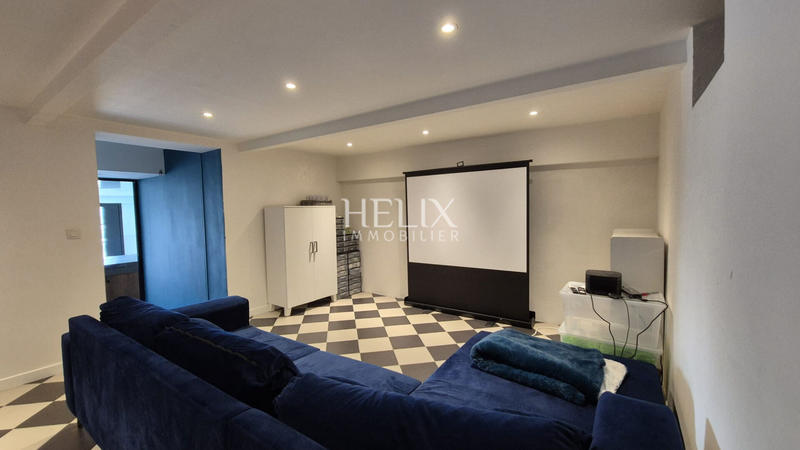 Maison - 600 m² - 17 pièces