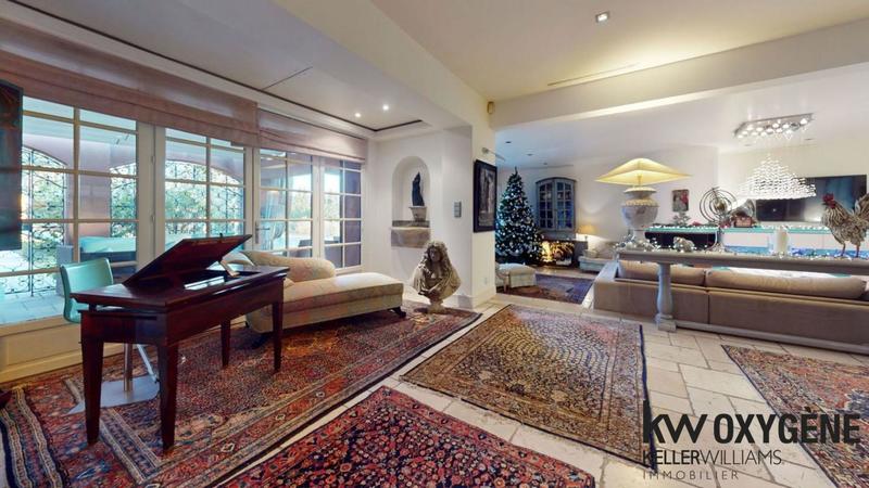 Propriété - 980 m²