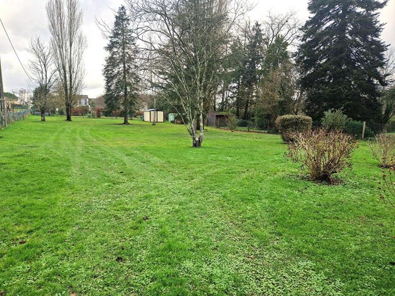 Terrain constructible - 1 400 m²