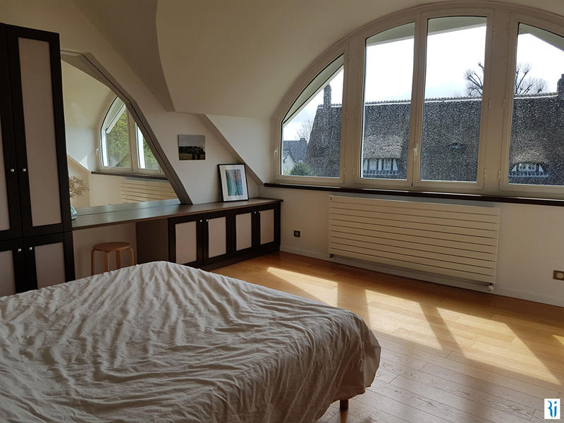 Maison - 225 m² - 8 pièces