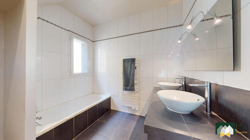 Maison - 103 m² - 5 pièces