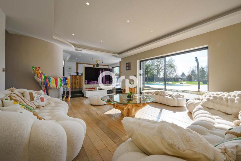 Maison - 232 m² - 6 pièces