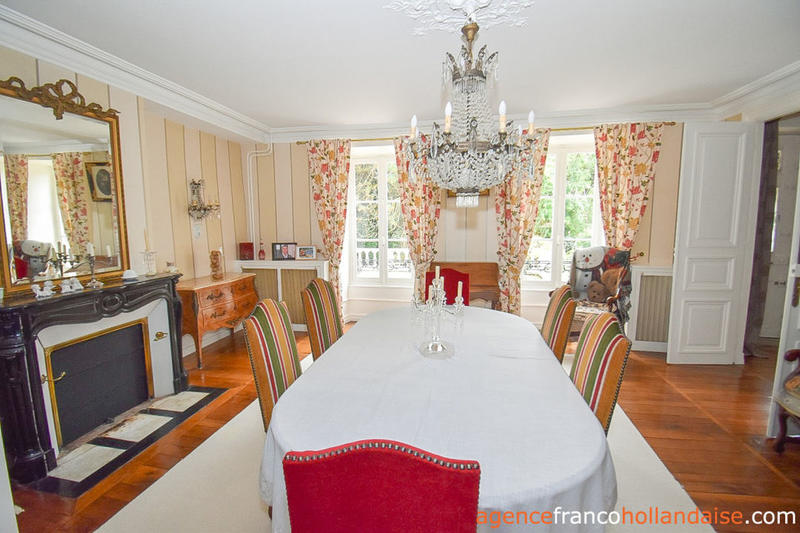 Demeure - 348 m² - 19 pièces