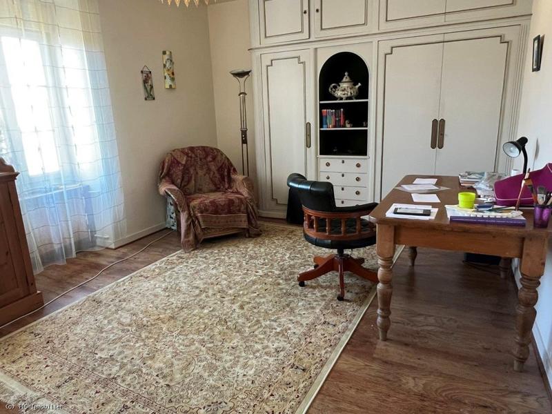 Maison - 302 m² - 9 pièces