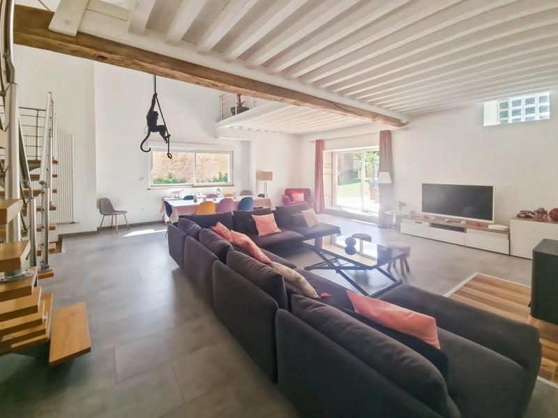 Maison - 207 m² - 7 pièces