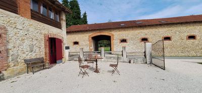 Maison - 1 500 m² - 40 pièces