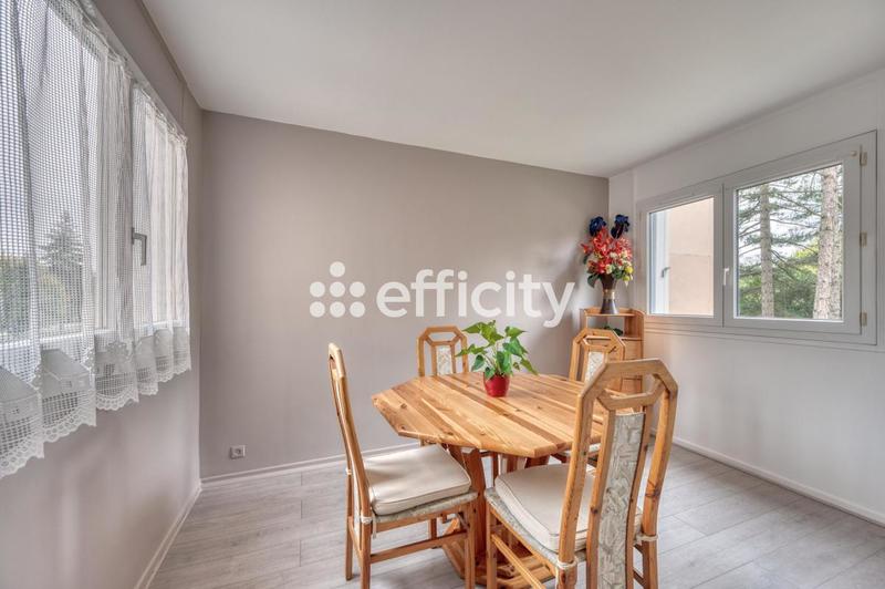 Appartement - 90 m² - 5 pièces