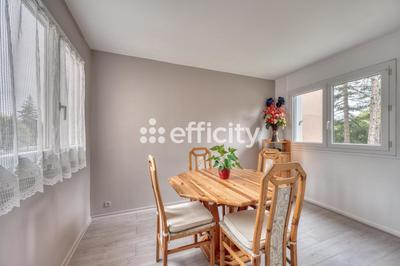 Appartement - 90 m² - 5 pièces