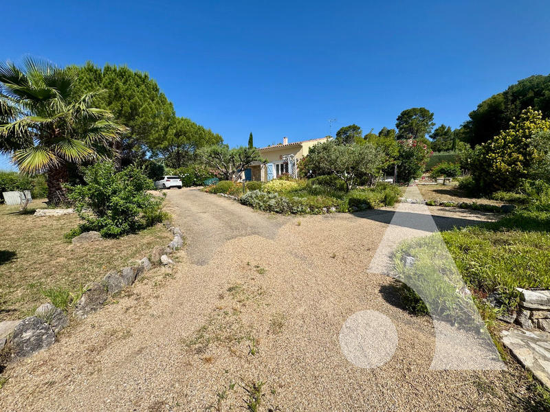 Maison - 247 m² - 7 pièces