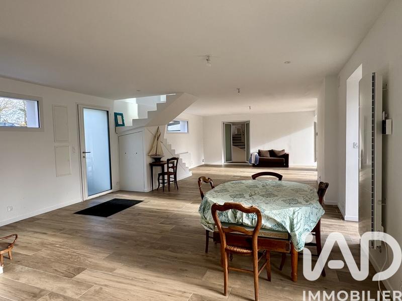 Maison - 220 m² - 8 pièces