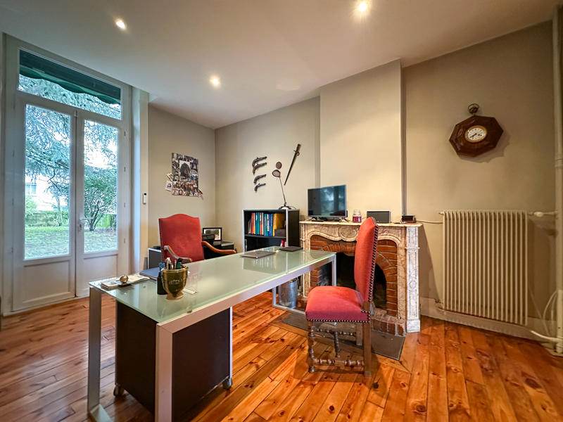 Maison - 317 m² - 10 pièces