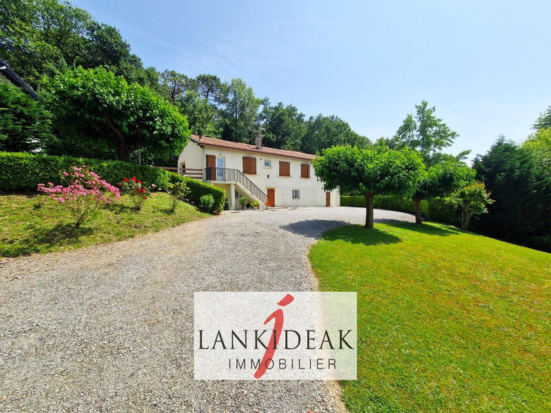 Maison - 104 m² - 4 pièces