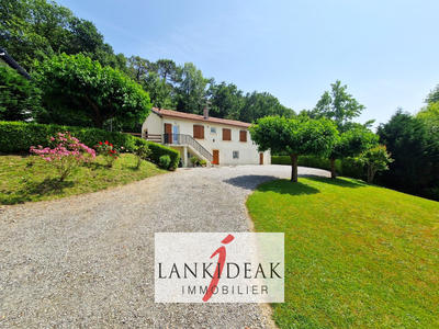 Maison - 104 m² - 4 pièces