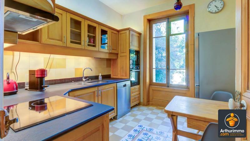 Maison - 181 m² - 9 pièces