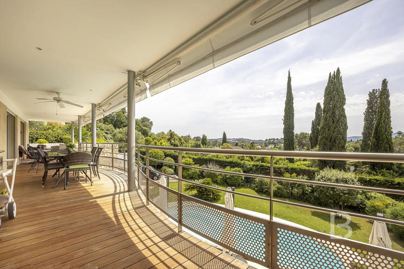 Maison - 202 m² - 5 pièces