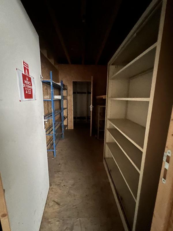 Local d'activités - 300 m² - 5 pièces