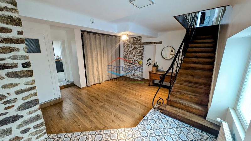 Maison traditionnelle - 207 m² - 6 pièces