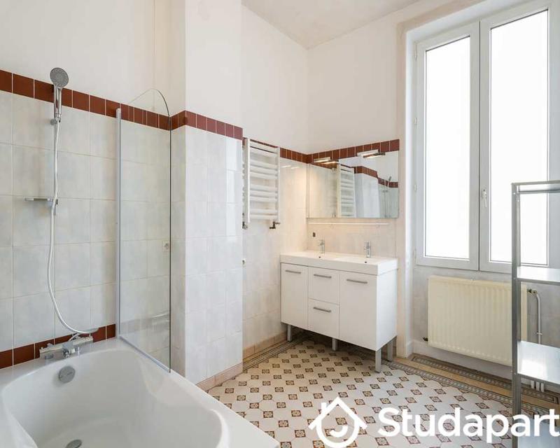 Chambre - 100 m² - 1 pièce