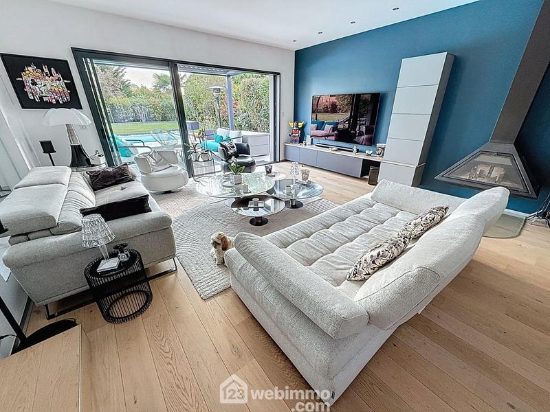 Maison - 230 m² - 7 pièces