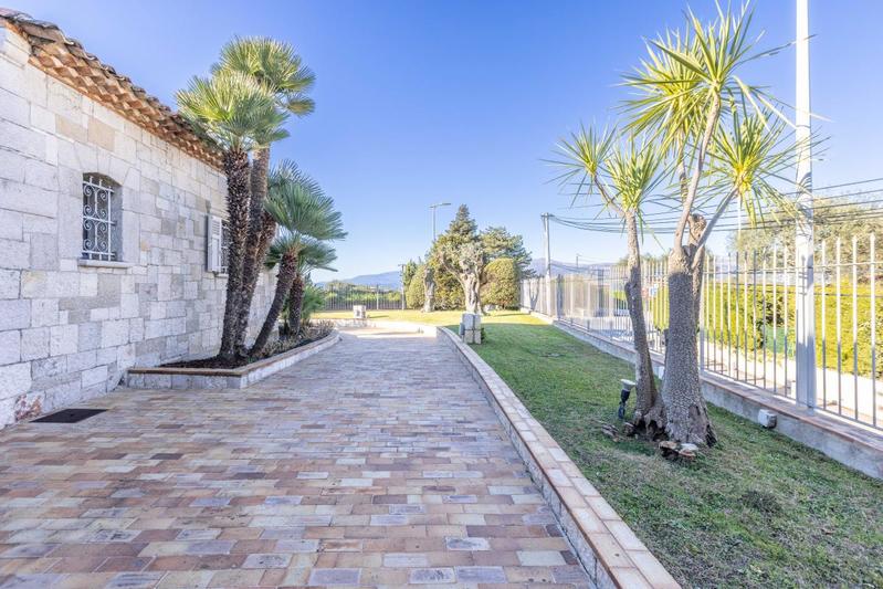 Villa - 360 m² - 8 pièces