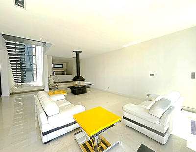 Maison - 328 m² - 5 pièces