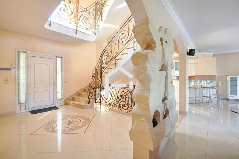 Maison - 450 m² - 10 pièces