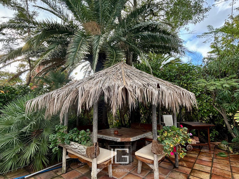 Propriété - 350 m² - 6 pièces