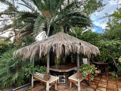 Propriété - 350 m² - 6 pièces