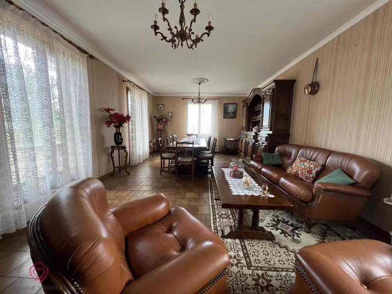 Maison - 221 m² - 8 pièces