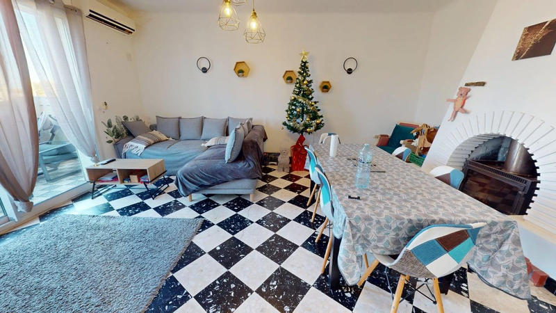 Maison - 214 m² - 8 pièces