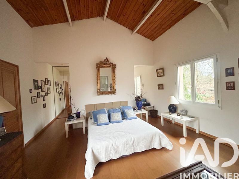 Maison - 370 m² - 8 pièces